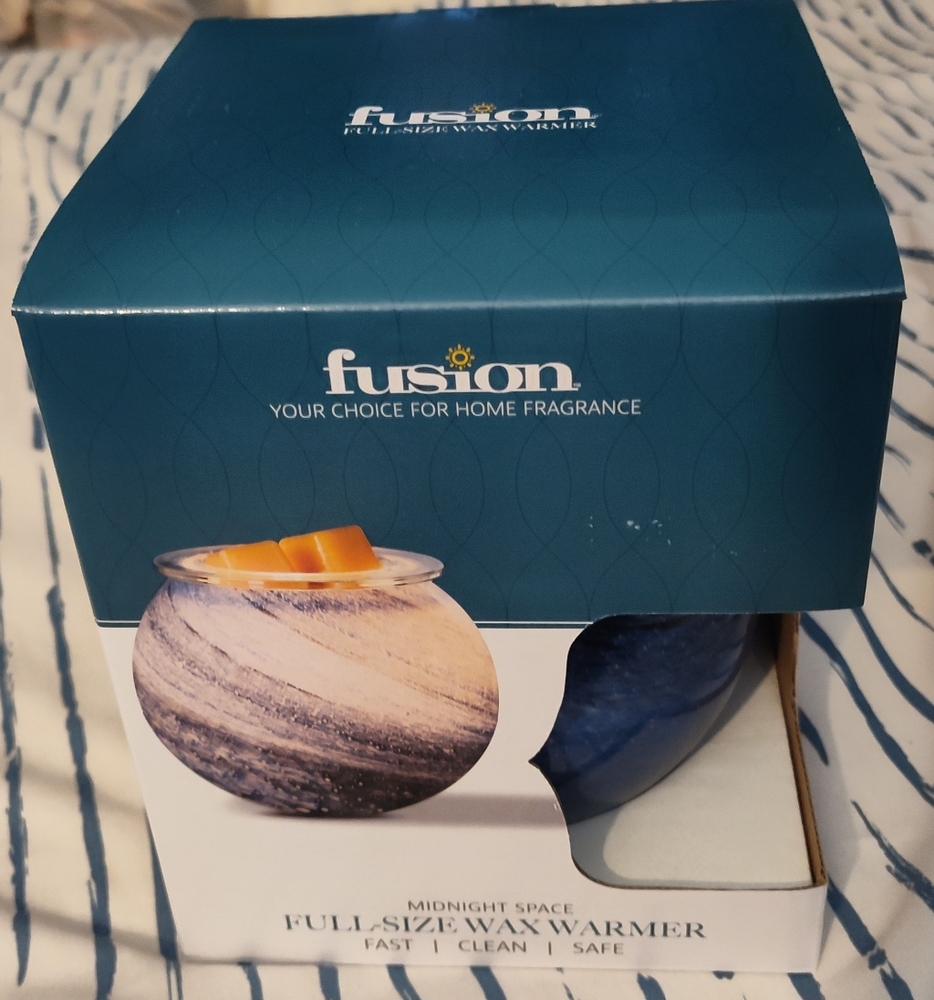 NWT! Fusion Midnight Space Wax Warmer